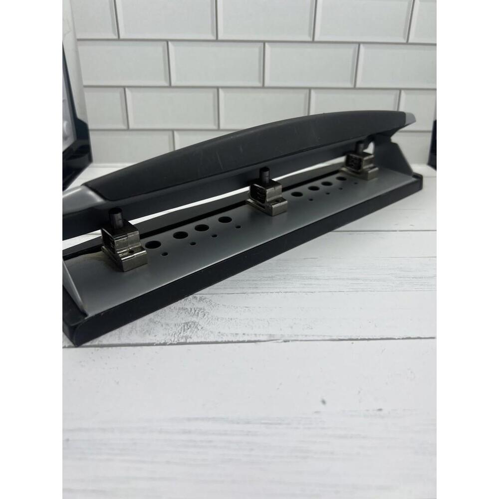 Swingline 10-Sheet Precision Pro Desktop Two To Three Hole Punch 9/32" Holes